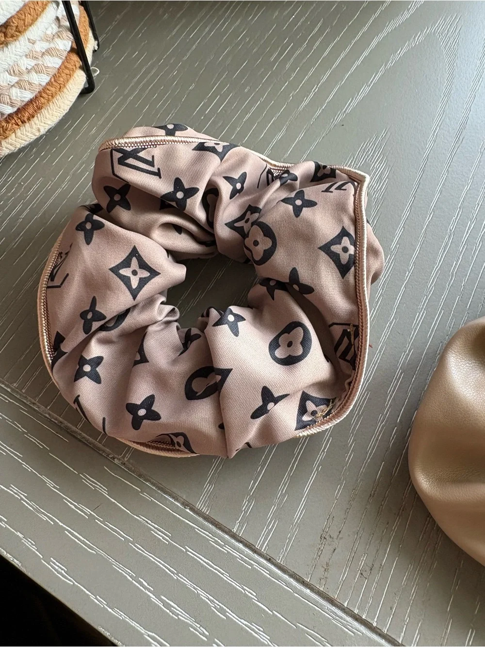 FASHION Set of 2 Logo Scrunchie Set - Neutral Beige & Beige